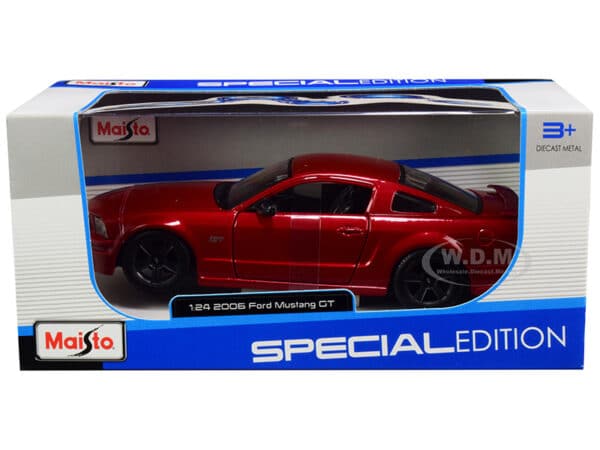 Ford Mustang GT metallic röd 2006 - skala 1:24 - Bild 2