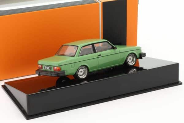 Volvo 242 Custom 1980 vaaleanvihreä – mittakaava 1:43 – kuva 3
