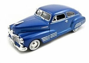 Chevrolet Aerosedan Fleetline 1948 blå - skala 1:24