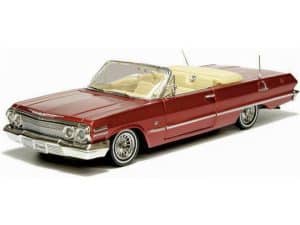 Chevrolet Impala Conv. 1963 röd low rider - skala 1:24