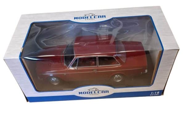 Volvo 142 1973 röd - skala 1:18 - Bild 3